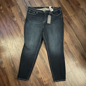 NWT Torrid sky high premium skinny dark wash jeans 24
